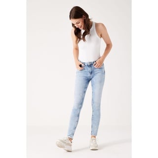 Garcia Jeans - Skinny fit - in Hellblau - W27
