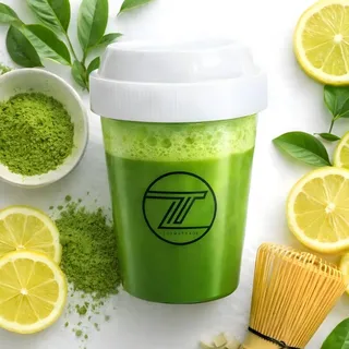 ZURMATRADE Matcha Mini Shaker Becher ToGo – kompakter Mini-Shaker für Matcha Getränke, BPA-freier Kunststoff, Matcha Behälter to go, Matcha Becher für unterwegs, 20ml, Made in Japan