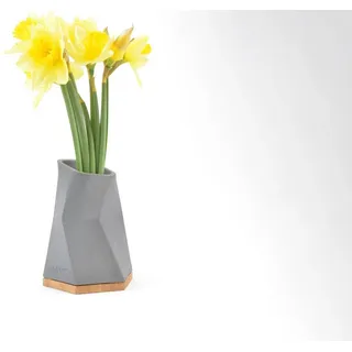 Bannik Dekovase Betonvase Polygon 15cm, Moderne Betonvase mit Holzsockel, 15 cm hoch, handgefertigt grau