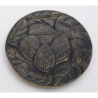 Kerzenteller, Dekoteller aus Alu in Blätterstruktur schwarz/gold, Ø 14 cm