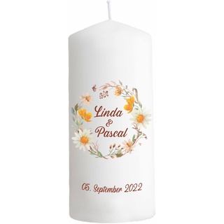 Livingstyle & Wanddesign Kerze zur Hochzeit mit Datum und Namen Blüten Kamille, Hochzeitskerze weiß, personalisierte Traukerze 7,9x20cm