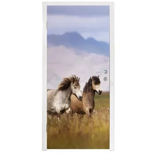 MuchoWow Türtapete Pferde - Gras - Berge, Matt, bedruckt, (1 St), Türfolie Selbstklebend, Türtapete, Türdeko Poster, 95x235 cm bunt 95 m x 235 m