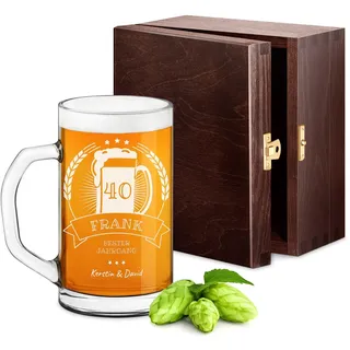 Maverton Bierkrug mit Gravur personalisiert, klassisches Bierglas 640 ml | Bierseidel für Männer, Bierhumpen für Biertrinker, Maßkrug zum Geburtstag, Weihnachtsgeschenke, Jahrgang
