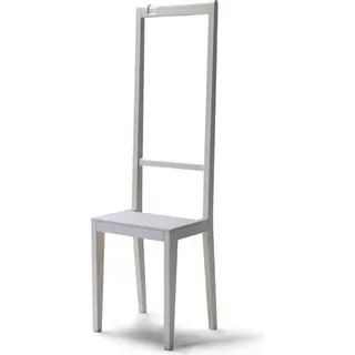 Alfred Stuhl und Garderobe weiß