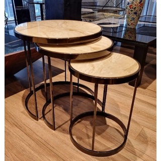 Casa Padrino Luxus Beistelltisch Set Beige / Messing - 3 Runde Metall Tische mit Marmorplatte - Wohnzimmer Möbel - Hotel Möbel - Luxus Möbel - Luxus Einrichtung - Möbel Luxus