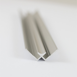 Breuer Verbindungsprofil für Rückwandplatten, Ecke innen, alu chromeffekt, 2550 mm
