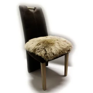 Besonders schöne Sitzauflage aus echtem Lammfell mit den Grundmaßen von 40x40 cm - gemütliches Sitzkissen mit einmaligem Wollbild als Stuhlauflage, Dekokissen, Couch- und Sesselauflage.