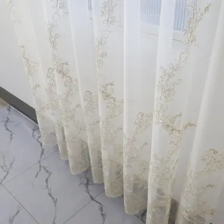 Amidoudou 1 Paar luxuriöse bestickte Tüll-Vorhänge für Wohnzimmer, Hochzeit, 3D-Goldblumen-Vorhänge (weiß, 130 x 215 cm)