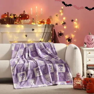 Betsey Johnson Decke, butterweiche Überwurfdecke für Couch oder Bett, kühner Plüsch und übergroße Bettwäsche, Halloween-Dekor (rissiger Karierter Totenkopf-Violett, 127 x 177,8 cm)