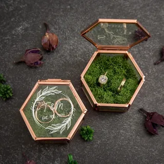 Personalisierte Ringbox für Hochzeitszeremonie, geometrisches Glas, fünfseitige Schmuckschatulle, sechseckige Glasringschachtel, individuelles Hochzeitsgeschenk, Herr- und Frau-Ringbox., 7.5 * 4.5 CM