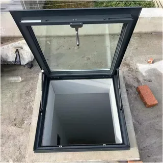 Dachluke aus verzinktem Stahl Großes Dachausstiegsfenster, Aluminium-Flachdach-Lichtschachtfenster mit doppelschichtigem gehärtetem Glas, bündig montierte Dachlukentür für Dachboden/Wintergarten(80x10