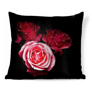MuchoWow Dekokissen Ein Foto von rosa Rosen mit schwarzem Hintergrund, Zierkissen, Wohnaccessoires, Deko, Hochwertiger Qualität, Sofakissen bunt 50 cm x 15 cm x 50 cm