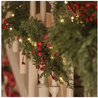 Lights4fun LED-Girlande Weihnachtsgirlande rote Beeren mit Beleuchtung