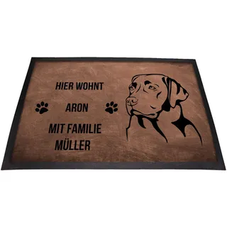 Tierisch-tolle Geschenke Labrador Retriever Fußmatte | mit Wunschnamen für Hund & Familie personalisiert | Hier wohnt ... mit... | rutschfest | Waschbar | (Braun 40 x 60 cm)