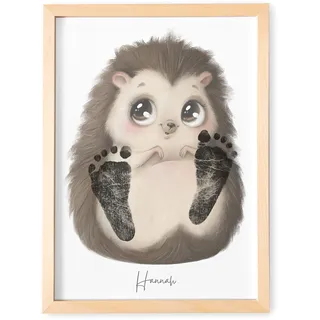 Baby Fußabdruck Bild Personalisiertes Tierbild Poster mit Tieren für Babyzimmer Deko Kinderzimmer Erinnerung an Meilenstein (OHNE FARBE) (Igel, DIN A4 | Fußlänge bis 6 cm | Alter bis 6 Monate)