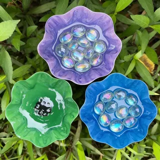 3 PCS Vogeltränke Blume, Gartenstecker Vogeltränke Stehend, Metall Vogelbad Garten, Handgefertigt Insektentränke & Bienentränke Mit Stab Für Den Garten & Balkon-Für Wildvögel(Lila+Blau+Grün)