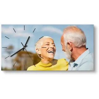 DEQORI personalisierte Glasuhr mit Foto | vertikal 60x30 cm, Modern, Weiß | eigenes Bild | große XXL Design Uhr aus Glas | leise Wanduhr für Wohnzimmer & Küche | moderne Uhr für die Wand