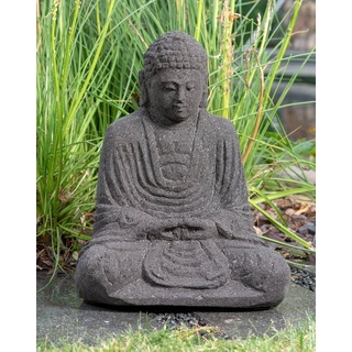 IDYL Gartenfigur Japanischer Buddha aus Lavastein, Lavastein – ein Naturprodukt mit leichten Einschüssen – wetterfest und frostsicher – Reine Handarbeit. 60 cm