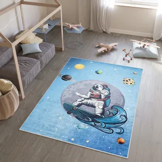 TAPISO Emma Teppich Waschbar bei 30 Grad Blau Weltraum Astronaut Planeten bedruckter Kinderteppich Antirutsch Kinderzimmer Jugendzimmer Modern ÖKO-TEX 120 x 170 cm