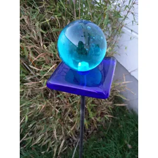 Zen Man Garteninspiration Gartenstecker aus Glas in blau