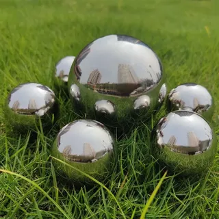 Omgoods – Set mit 7 Edelstahl-Dekokugeln für den Garten - Silber