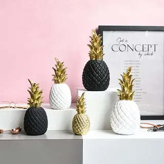 Dekoratives Ornament In Form Einer Goldenen Ananas, Größe S, Skandinavischer Stil, Minimalistische Inneneinrichtung Für Zuhause.