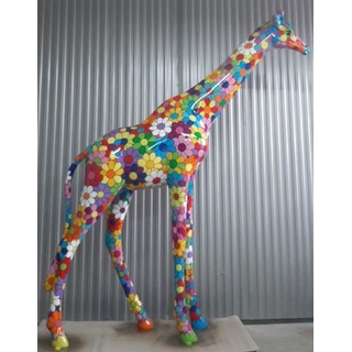 Casa Padrino Luxus Deko Skulptur Giraffe Bunt H. 320 cm - Riesige Gartenskulptur - Lebensgroße Skulptur - XXL Deko Skulptur - XXL Deko Figur - XXL Tierfigur - Luxus Garten Deko