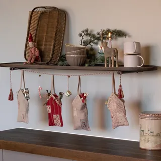 Maileg Adventskalender Weihnachtsstraße - 24 Türchen, bedruckter Stoff, mehrfarbig - Wiederverwendbar, zum Aufhängen