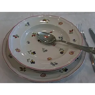 Villeroy & Boch Set aus 8 Teilen: 4 flache Teller und 4 tiefe Teller Petite Fleur