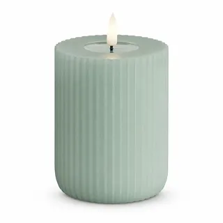 ReWu Deluxe Homeart Shape Gerillte LED Kerzen, Salbei Grün, 8 x 10 cm | Fernbedienbar, Timer, 400h Batterielaufzeit, Sicher & Rauchfrei