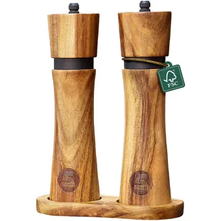 ninetyfive® edles Pfeffermühlen Set aus Holz | Salz und Pfeffermühle + Untersetzer und Einfülllöffel aus Akazienholz | Gewürzmühlen mit Keramikmahlwerk (21cm) | hochwertige Geschenk- Verpackung