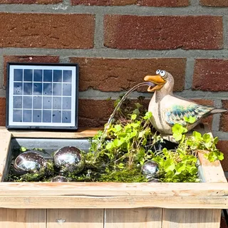 Miniteich Komplettset - Solar Wasserspiel Möwe aus Keramik - Holzkiste mit Kunststoffeinsatz - 6 Schwimmkugeln - Gartenbrunnen für Balkon - Terrasse