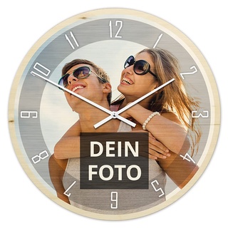 PhotoFancy® - Uhr mit Foto Bedrucken - Fotouhr aus Holz - Wanduhr mit eigenem Motiv selbst gestalten (35 cm rund, Design: Klassisch schwarz/Zeiger: weiß)