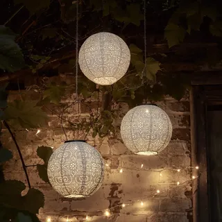 Lights4fun Solar-Lampions Marokkanisch Hängend 3er Set | LED Solarlaterne Außen | Warmweiß IP44 | Garten Balkon Terrasse Deko | Tyvek Wetterfest | ø 20 cm | Weiß