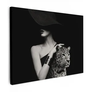 MuchoWow© Bild auf Leinwand Schlafzimmer Bilder Badezimmer Wand Deko | 80x60 cm - Wohnzimmer Modern Wanddeko Bilderwand Geschenk Frau - Vintage - Porträt - Leopard - Schwarz und weiß