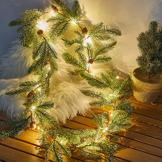 Beerengirlande, Tannengirlande mit Lichterkette, Girlande Weihnachten Beleuchtet, Kranz Weihnachten mit Beleuchtung, Stechpalme Tannenzapfen Rote Beeren Kiefernnadel Treppe Kamin Tischdekoration (B)