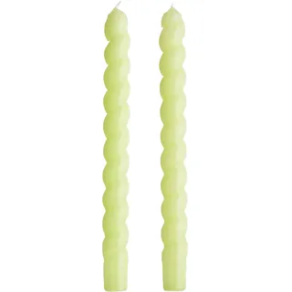 BUTLERS 2er Set Stabkerzen Paraffin - TWISTED - Brenndauer 3h | Farbe Grün - ø2 x H25 cm - Spitzkerzen für festliche Tischdeko - Kronenkerzen für Esstisch & Sideboard