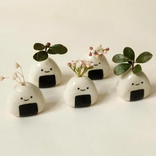 MOUGIGI Mini-Blumenvasen, handgefertigte Keramik-Reiskugel (japanischer Onigiri), Miniatur-Vasen, charmantes und niedliches Design, perfekt für trockene Blumen, einzigartige und bezaubernde japanische