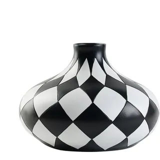 Vase Schwarz Weiß Schachbrett Muster, Moderne Blumenvase aus Kunstharz, Karo Design Flache Runde Dekovase für Wohnzimmer Tischdekor, Minimalistische Blumenvase Küche & Büro