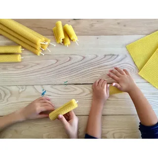XXL Bienenwachs-Kerzen Bastelset für Kinder und Erwachsene 24 Große Kerzen deutsches Bienenwachs 2Kg inkl. Docht | 24 Bienenwachsplatten Duft DIY Kerzen selber Machen (19cm x 39cm min. 24St 2kgPaket)