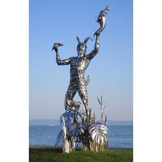 Casa Padrino Luxus Deko Skulptur Pan Silber 125 x 126 x H. 295 cm - Riesige Edelstahl Skulptur - Riesige Garten Deko Figur - Garten Skulpturen - Metall Skulpturen
