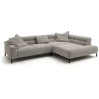 KAWOLA Sofa DELIA steingrau mit motorischem Sitzvorzug Recamiere rechts