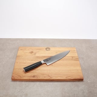 Kai Shun Tim Mälzer TMK-0706 Kochmesser 20 cm, ultrascharfes Japan Messer + handgefertigtes Schneidebrett aus Eiche, 40x25 cm