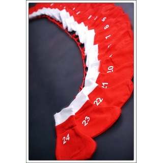 Spetebo befüllbarer Adventskalender Adventskalender mit 24 Socken zum Befüllen - 195cm (Set, 24-tlg), zum befüllen rot