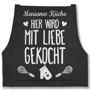 Schürze - Kochschürze - Hier wird mit Liebe gekocht mit Name I Geschenk Kochen - 85x69 - Jeans Schwarz - personalisierte küchenschürze damen kochschuerze dame küche sprüche kochschürzen - 85x69