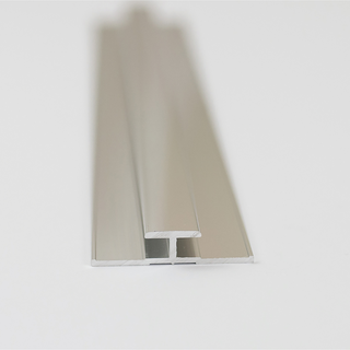 Breuer Verbindungsprofil für Rückwandplatten, alu chromeffekt, 2550 mm