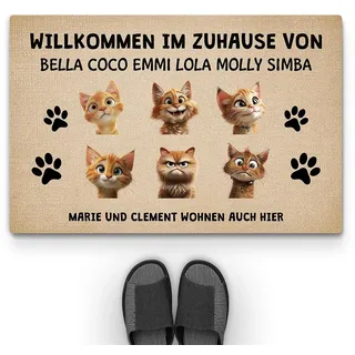 Geschenke Mall Personalisierte Fussmatte - Willkommen Bei ... Wohnen Auch Hier - Personalisierte Fußmatte, Fussmatte Mit Namen, Fussmatte Selbst Gestalten, Fussmatte Katzen Personalisiert (6 Katzen)
