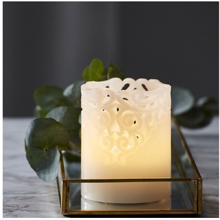 Star Trading LED Stumpenkerze Clary Echtwachs Spitzenmuster warmweiße Flamme 10cm weiß