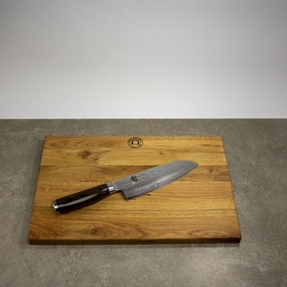 Kai Shun Messer – Tim Mälzer Messer Premier Serie - Santokumesser TDM 1702 – ultrascharfes japanisches Messer + 100% handgefertigtes Schneidebrett 40 x 25 cm
