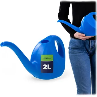 KADAX Gießkanne, 2 Liter, kleine Gartengießkanne aus Kunststoff, Blumengießkanne mit langem Auslauf, für Innen und Außen, Haus, Garten, Blumen, Zimmerpflanzen, Bewässerung (Blau)